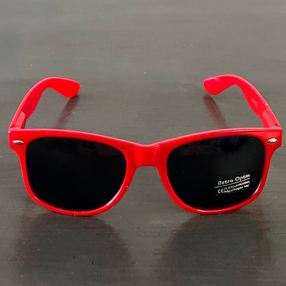 Red Frame Retro Optix Trump 2024 American Flag Patriotic Republican Sunglasses - Picture 2 of 4